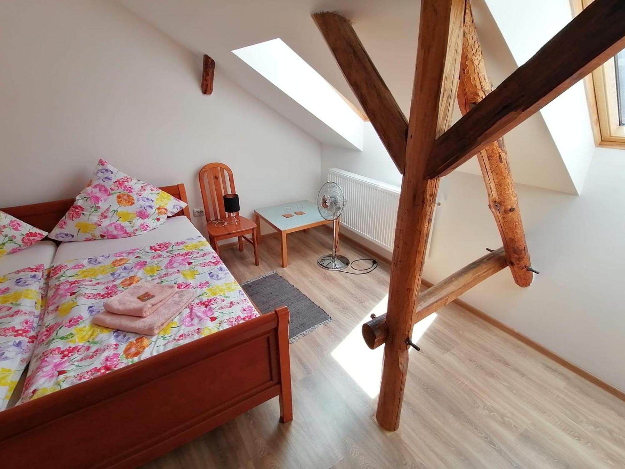 Hotel Casa Bunicii Sasca Montană Esterno foto