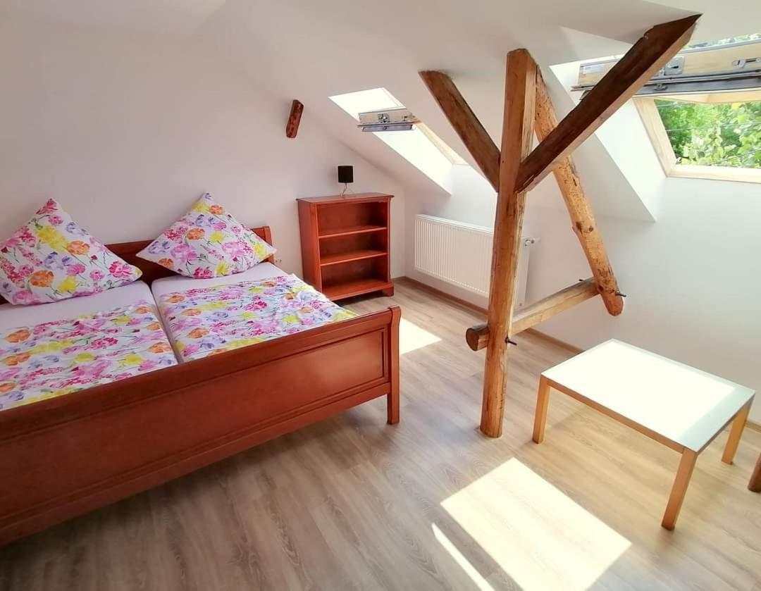 Hotel Casa Bunicii Sasca Montană Esterno foto