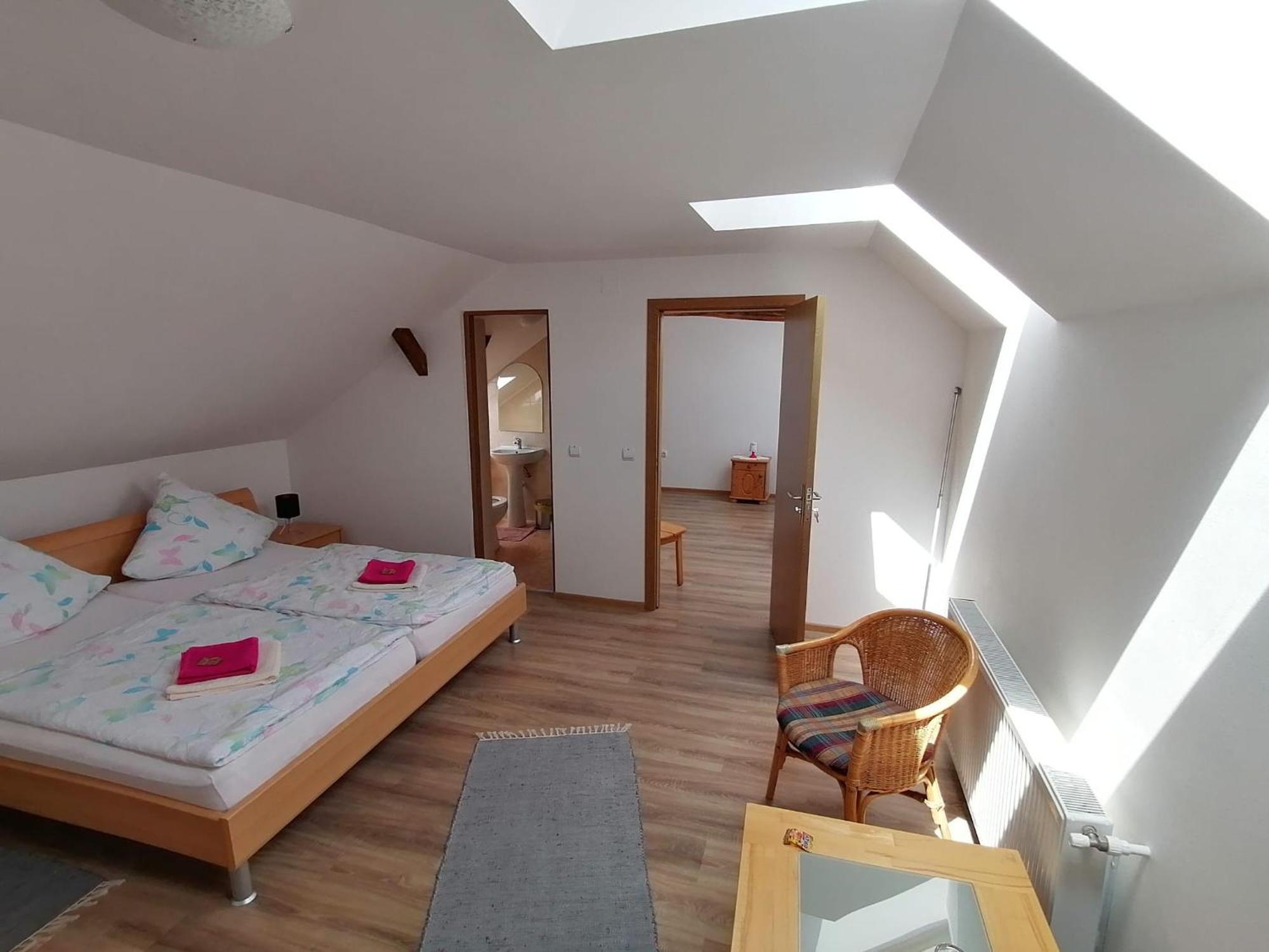 Hotel Casa Bunicii Sasca Montană Esterno foto