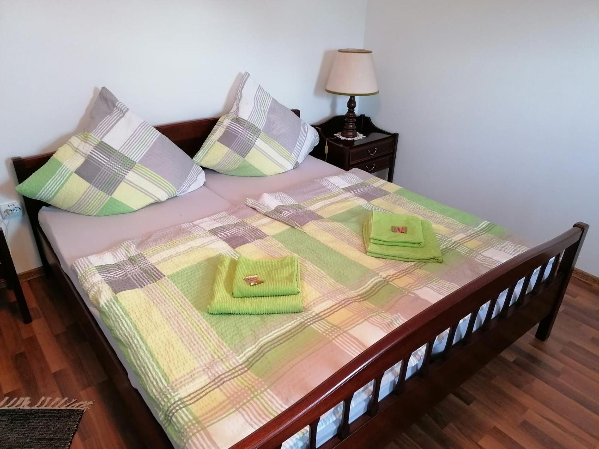 Hotel Casa Bunicii Sasca Montană Esterno foto